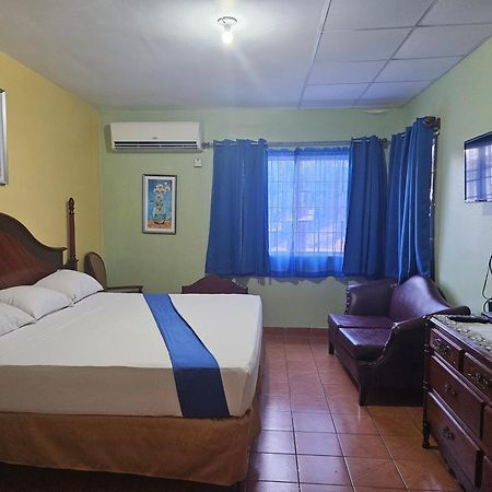 Palm Bay Guest House & Restaurant Montego Bay Exterior foto