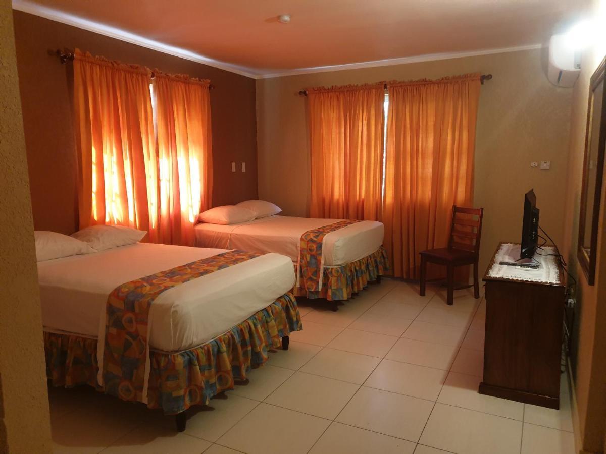 Palm Bay Guest House & Restaurant Montego Bay Exterior foto