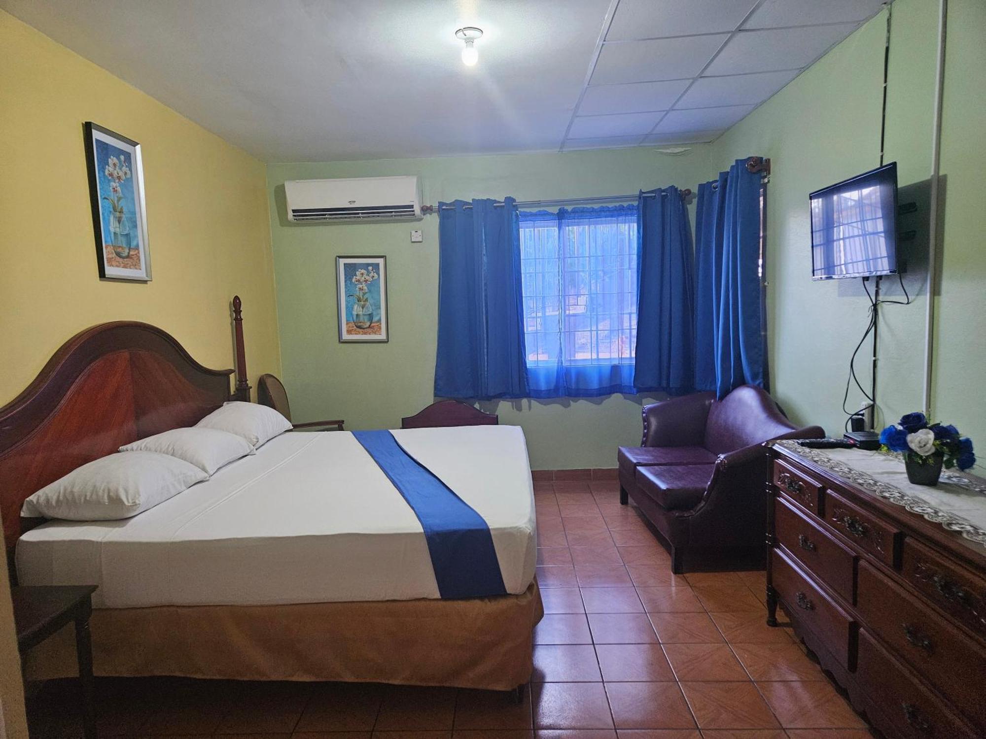 Palm Bay Guest House & Restaurant Montego Bay Exterior foto