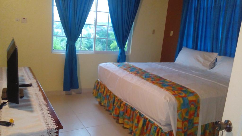 Palm Bay Guest House & Restaurant Montego Bay Exterior foto