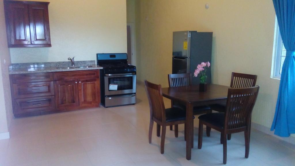 Palm Bay Guest House & Restaurant Montego Bay Exterior foto